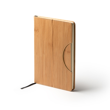 Notebook A5 con copertina rigida in bambù con funzione di supporto per dispositivi mobili. Segnapagina. 80 fogli color crema lisci. 62081