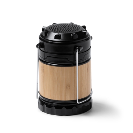Speaker wireless da 3W, con corpo in bambù, con lampada integrata da 230 lumen. Due pratiche maniglie per il trasporto. Autonomia di riproduzione da 3 a 6 ore. Fornito con cavo type-c. 3 batterie AA incluse. Fornito in confezione dal design eco. 85073
