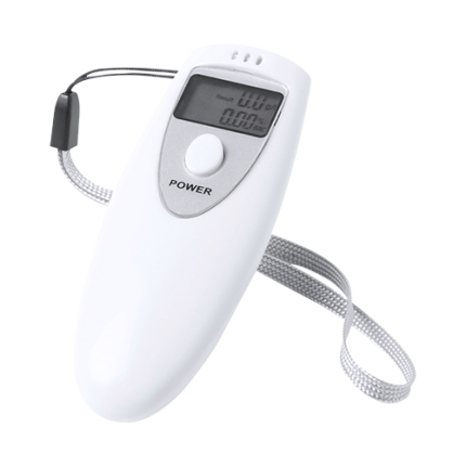 Etilometro tascabile con schermo LCD e corpo bianco liscio, particolarmente adatto alla tampografia. Dotato di laccetto. Alimentato con 2 batterie AAA non incluse. Include manuale in inglese e spagnolo. Fornito in confezione singola. 88084